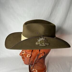 Vintage Akubra Australian Military Slouch Hat w/ Badge and Band Size 56 Fur Felt